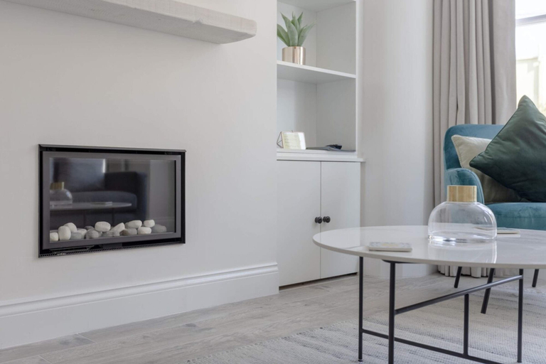 Others 5, Stunning 3 Bedroom 2 Bath in Fantastic Location, London