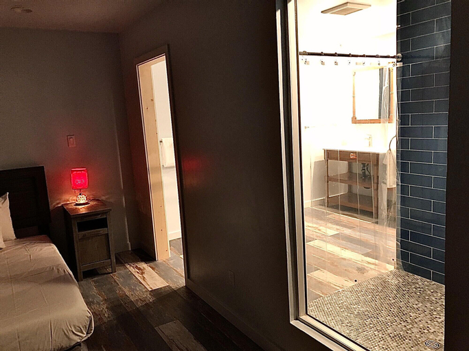 Others 4, Tao Cabins, San Bernardino