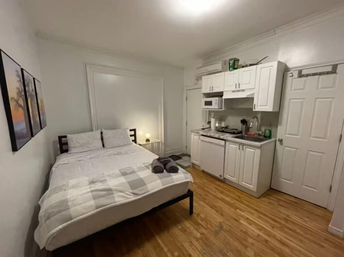 Bedroom 5, Drolet, Montréal