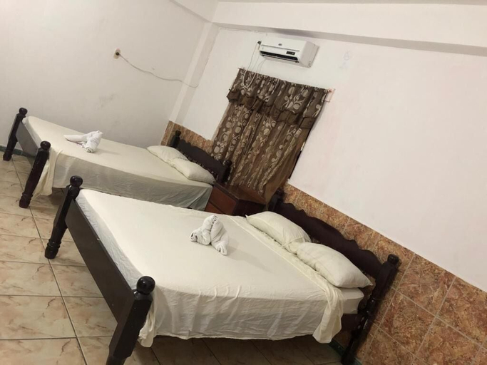 Bedroom 5, Hotel Hop & Cart rental Ltd