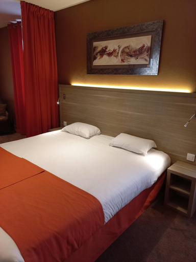 Bedroom 3, Logis Hôtel la Résidence, Charente