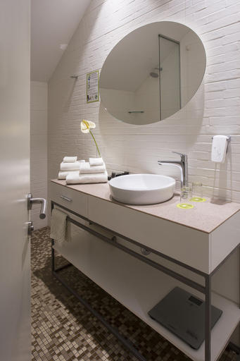 Bathroom 5, Jump INN Hotel Belgrade, Belgrade