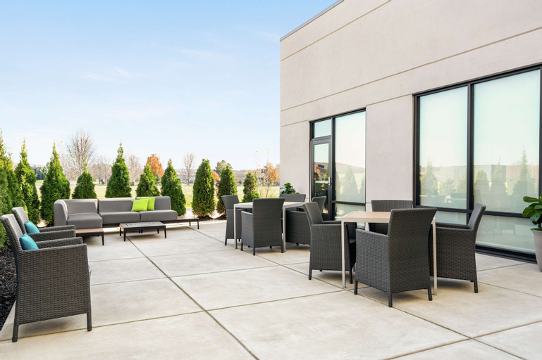 Exterior & Views 11