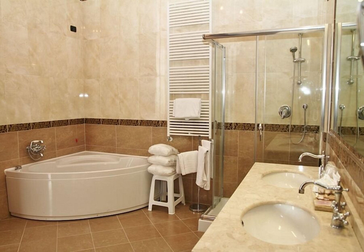 Bathroom 5, Pesaro Palace, Venezia