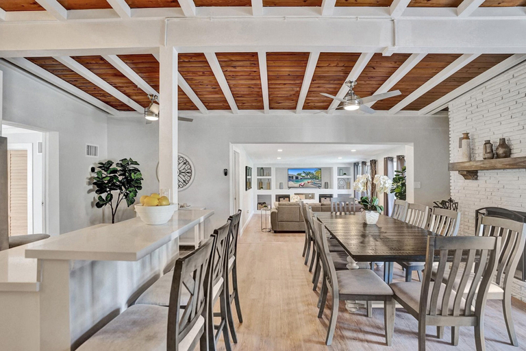Food & Drinks 5, 5BR with Heated Pool 5 min to Beach, Broward