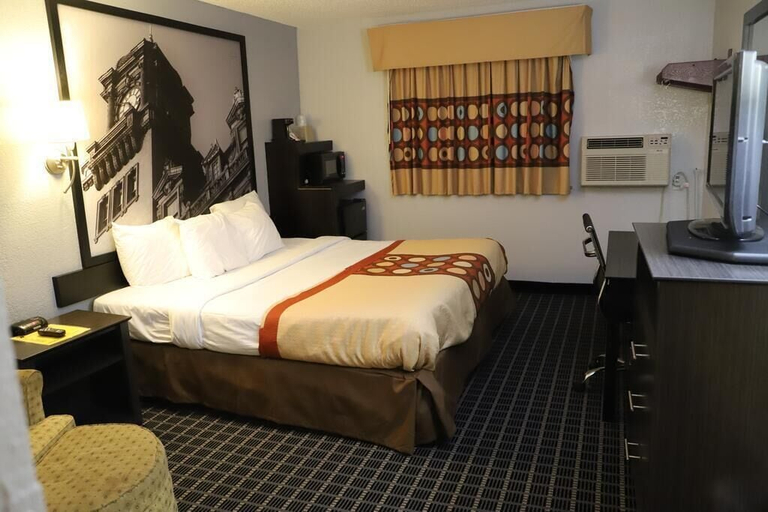 Bedroom 2, Super 8 by Wyndham Richmond Airport VA, Henrico