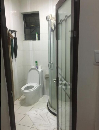 Bathroom 3, Mararo Court, Kibra