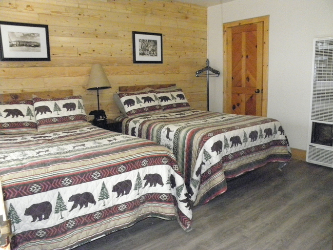 Bedroom 3, Creekside Lodge, Alpine