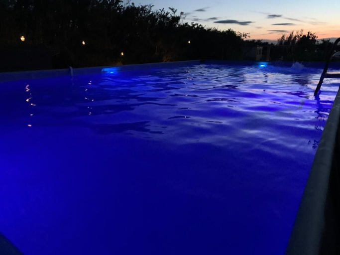Sport & Beauty 3, Cosy Escape Heated Luxury pod With hot tub, Kent