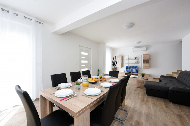 Others 5, Villa Elm, Sveti Filip i Jakov