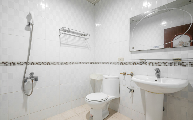 Bathroom 5, Chanthy Anson, Taitung