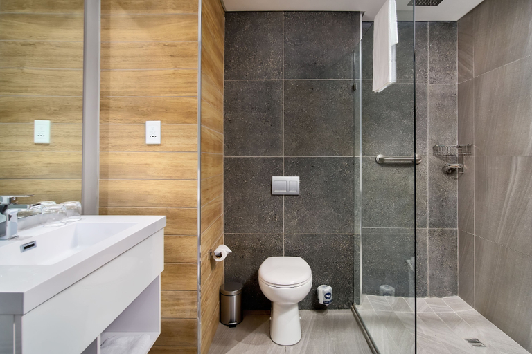 Bathroom 4, Protea Hotel by Marriott Pretoria Loftus Park, City of Tshwane