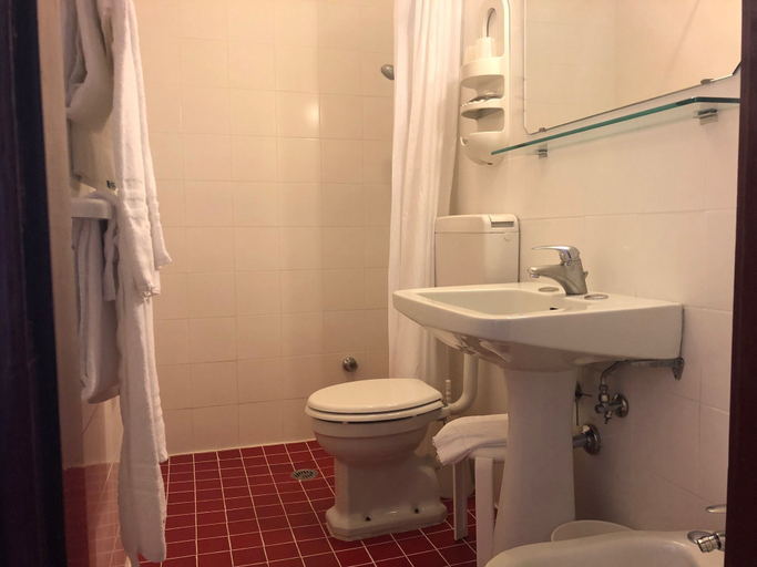Bathroom 5, Hotel Majestic, Venezia