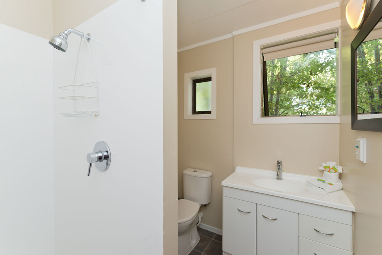 Bathroom 4, Aarangi Tui Motel, Far North