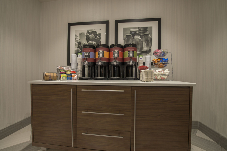 Food & Drinks 5, Hampton Inn Greenville/I-385 Haywood Mall, Greenville