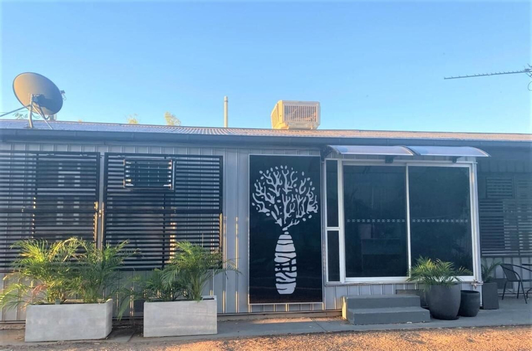 Exterior & Views 2, Matilda Motel, Winton