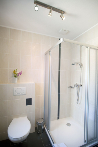 Bathroom 4, Hotel-Restaurant Haus Hubertus, Eifelkreis Bitburg-Prüm