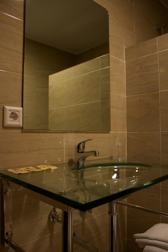 Bathroom 4, Hotel Santa Fe, Granada