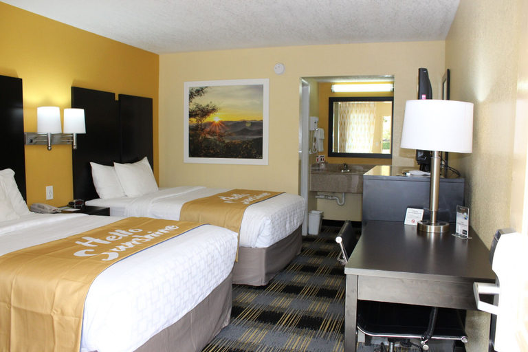 Bedroom 3, Days Inn by Wyndham Canton, Cherokee