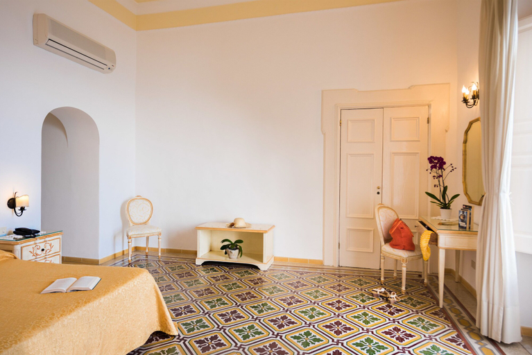 Bedroom 2, Albergo California, Salerno