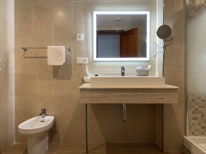 Bathroom 4, Hotel Don Miguel, Málaga