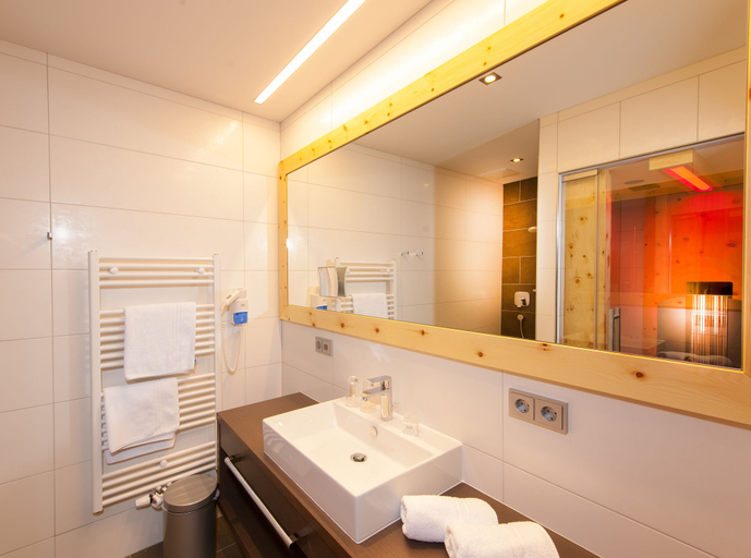 Bathroom 5, Hotel Alpina, Zell am See