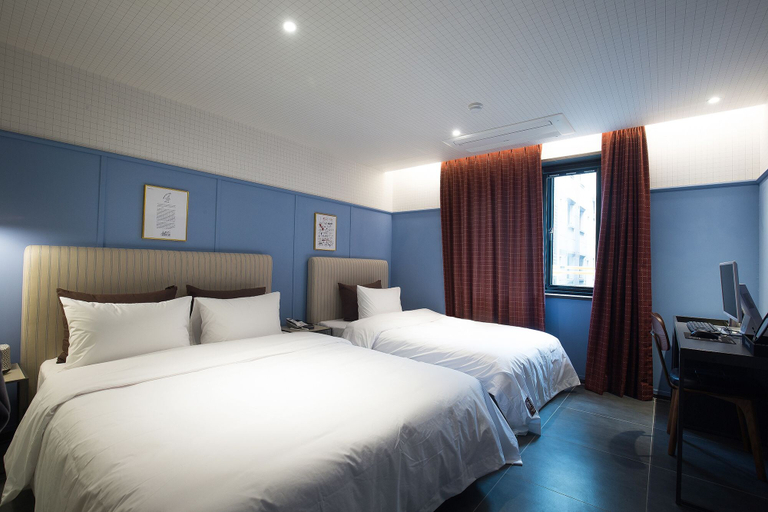 Bedroom 4, Brown-Dot Choup, Busanjin
