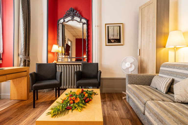 Others 5, Hotel des Bains, Savoie