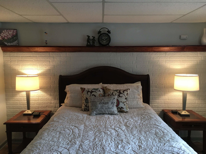 Bedroom 3, Stockbridge Lakes Bed & Breakfast, Henry