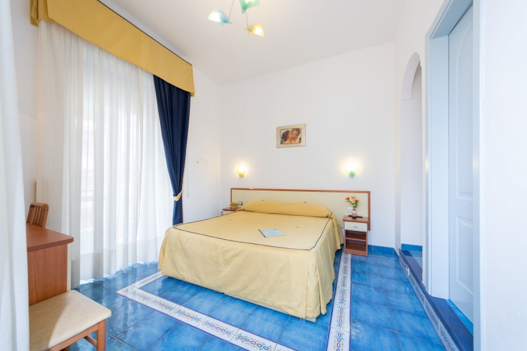 Bedroom 4, Meublè Casa Mannini, Salerno