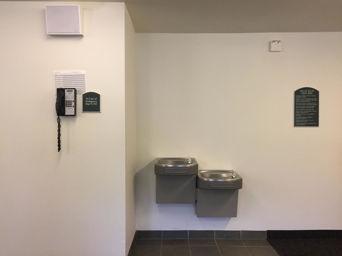 Bathroom 3, Travelodge by Wyndham Dunsmuir, Siskiyou