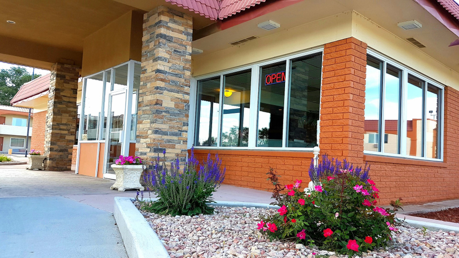 Exterior & Views 2, La Junta Inn, Otero