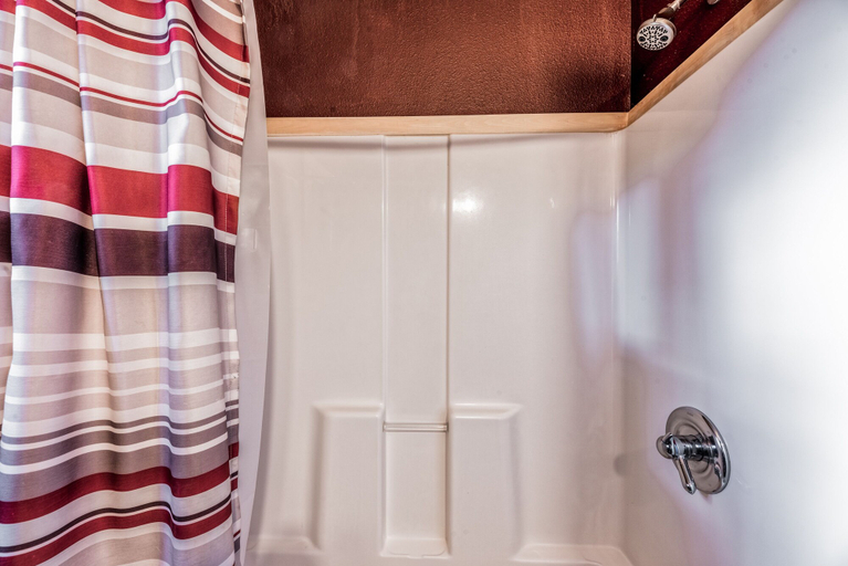 Bathroom 3, Buffalo Lodge, Lincoln