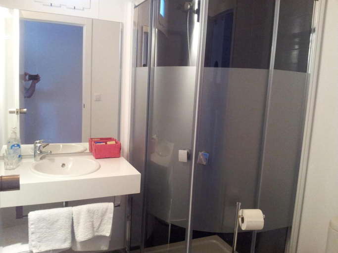 Bathroom 3, Hostal Central, Albacete