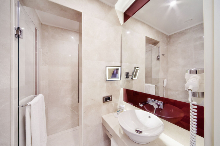 Bathroom 5, Grand Hotel De Pera, Beyoğlu
