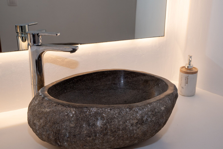 Bathroom 3, Purple Suite, South Aegean