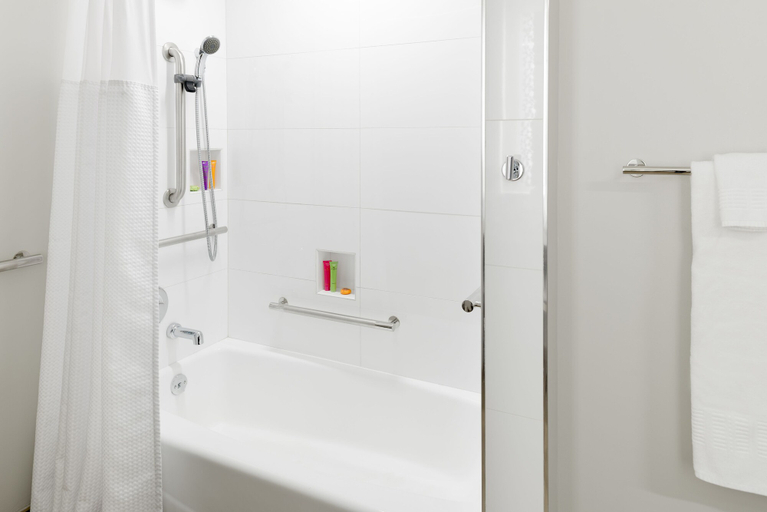 Bathroom 5, LUMA Hotel Times Square, New York