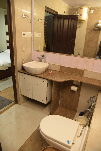 Bathroom 4, Royal Palms, Nagpur