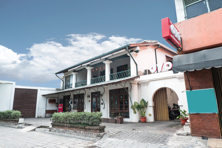 Exterior & Views 2, OYO 422 Achterhuis Guesthouse, Semarang