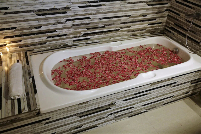 Bathroom 3, Hotel True Stay, Delhi