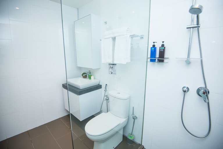 Bathroom 5, KL Sentral Bangsar Suites (EST) by Luxury Suites Asia, Kuala Lumpur