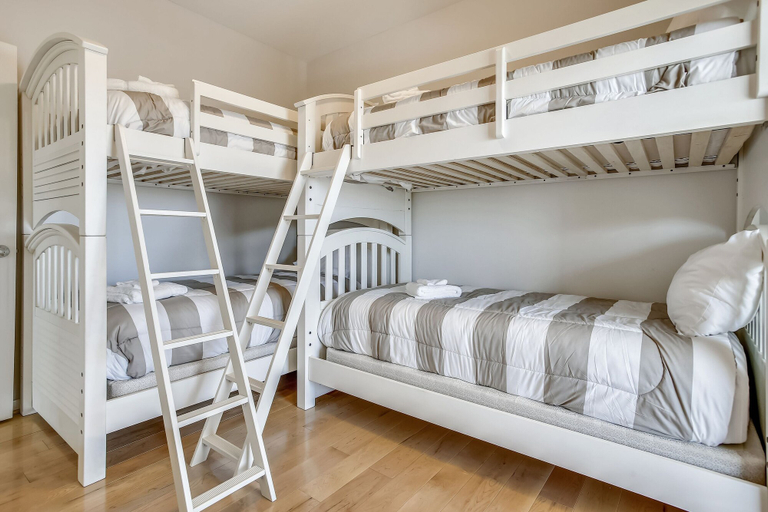 Bedroom 4, Harpoon Haven, Galveston