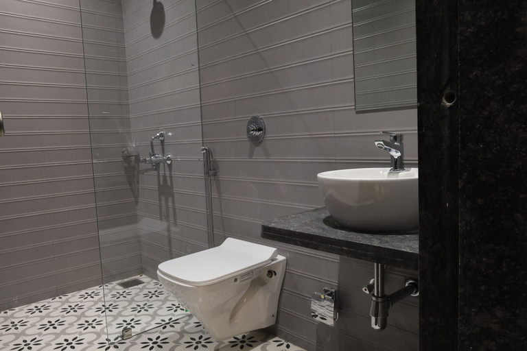 Bathroom 4, MAGNUS FORTUNE HOUSE, BUSINESS HOTEL, Pune