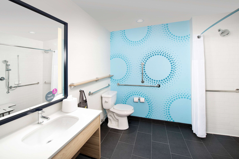 Bathroom 4, Tru by Hilton Tallahassee Central, Leon