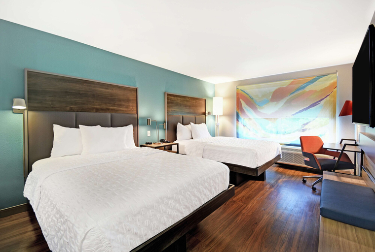 Bedroom 3, Tru by Hilton Grand Rapids Airport, Kent