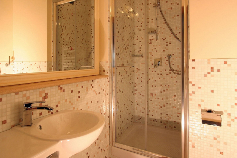 Bathroom 4, Borgo Castel Savelli, Rome