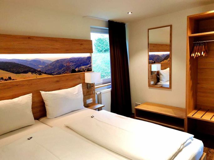 Bedroom 3, Hotel & Chalets Herrihof, Lörrach