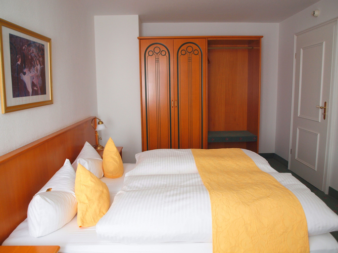 Bedroom 2, Hotel Bellevue Schmölln, Altenburger Land