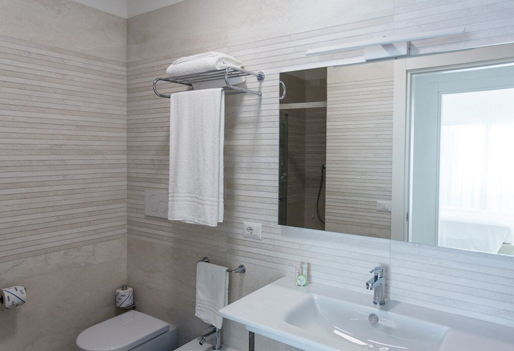 Bathroom 4, Residenza Turistica Alberghiera Blue Marine, Venezia