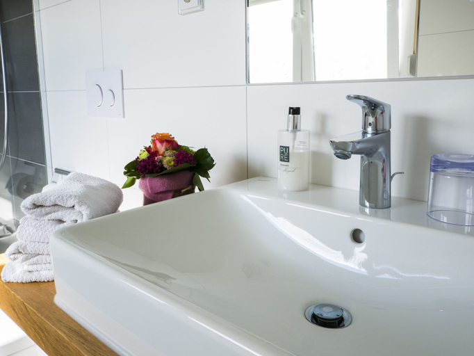 Bathroom 5, Hotel Löwen Garni - B&B, Ortenaukreis